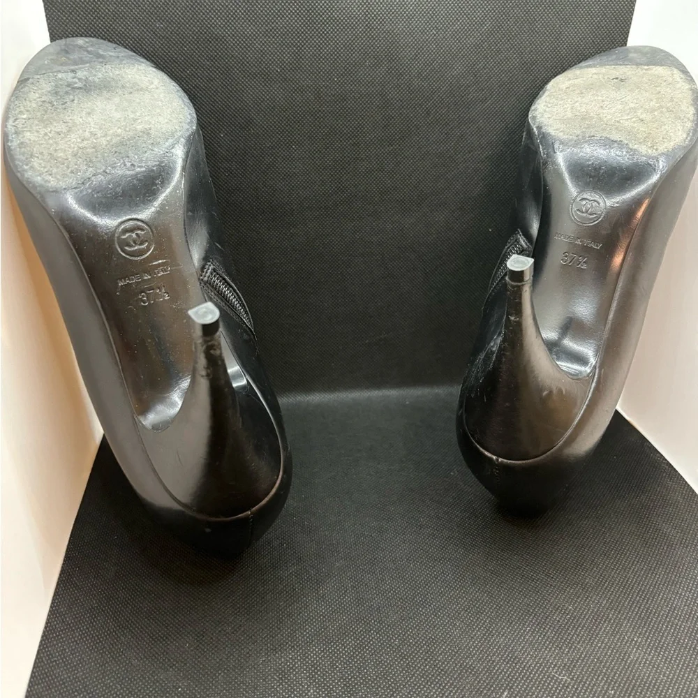 Women’s Chanel Slip On Healed Boots - Picture 6 of 10